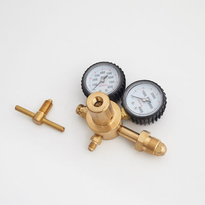 Regulador de solda de dióxido de carbono seguro com estrutura de segurança e regulação de tensão