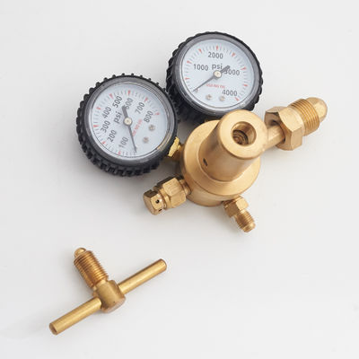 Regulador de solda de dióxido de carbono seguro com estrutura de segurança e regulação de tensão